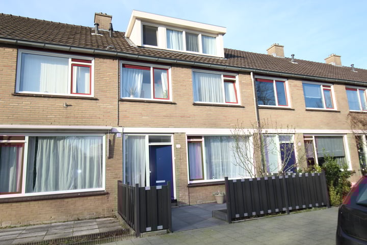 Geelkruid 53 in Rotterdam foto