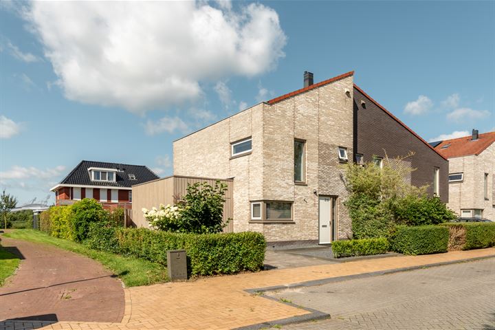 Geert van der Zwaagweg 26 in Heerenveen foto