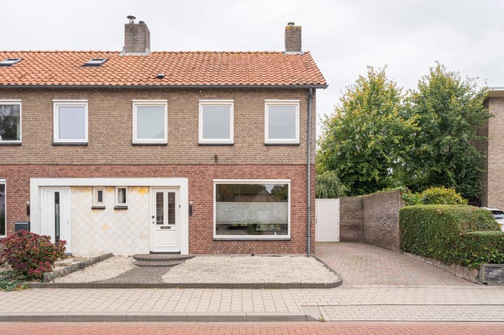 Generaal Maczeklaan 10 in Baarle-Nassau foto