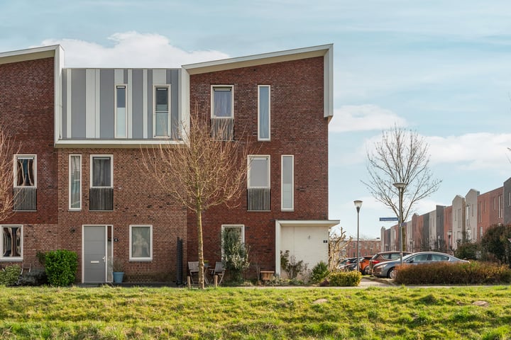 Genesisstraat 2 in Lent foto