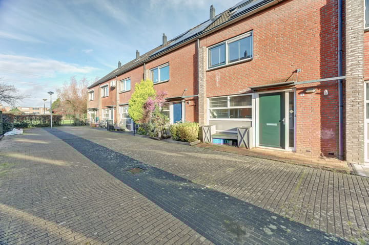 George Sandstraat 9 in Spijkenisse foto