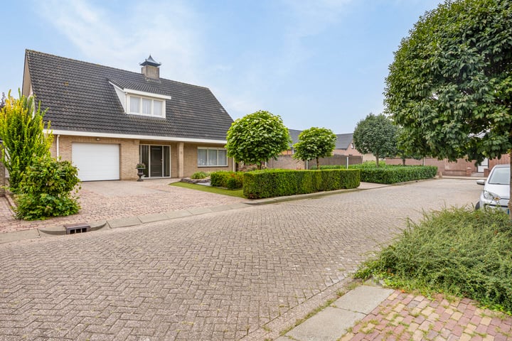 Geraniumstraat 1 in St. Willebrord foto