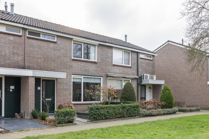 Gerrit Peuscherstraat 143 in Hengelo foto