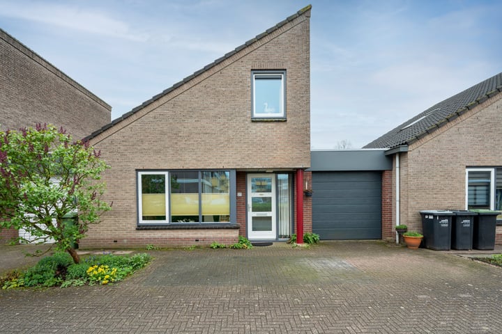 Giervalk 37 in Emmen foto