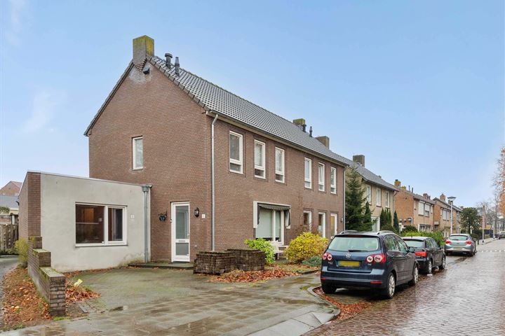 Gladiolenstraat 1 in Helmond foto