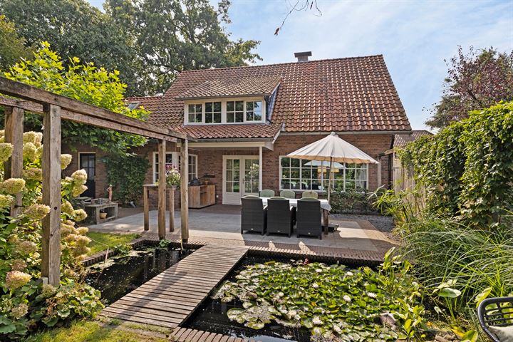 Goudenregen 17 in Haaksbergen foto