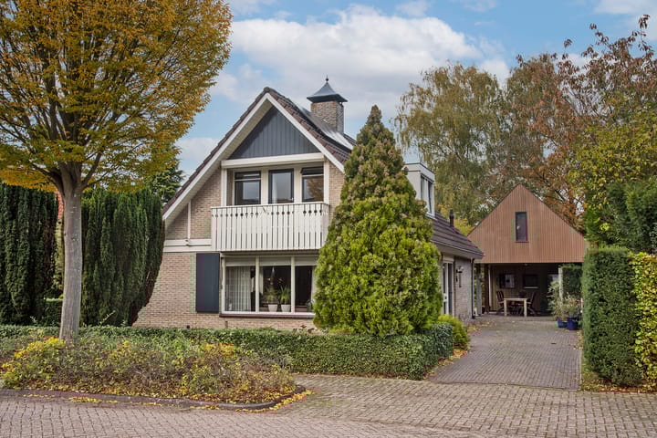 Goudenregenstraat 10 in Borne