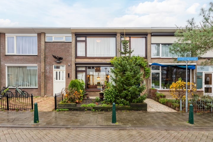 Goudenregenstraat 27 in Steenbergen foto
