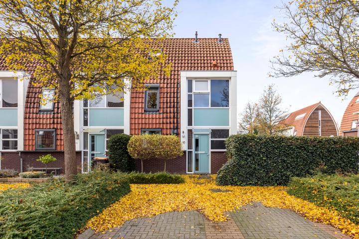 Goudvink 10 in Olst foto