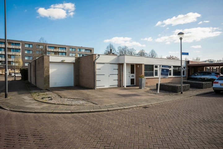 Gouverneur Holvoetstraat 2 in 's-Hertogenbosch foto