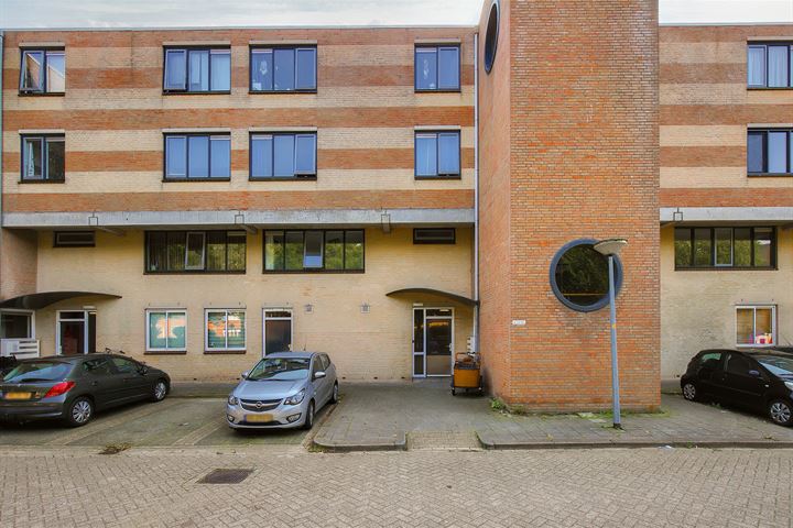 Gouverneurstraat 8 in Almere foto