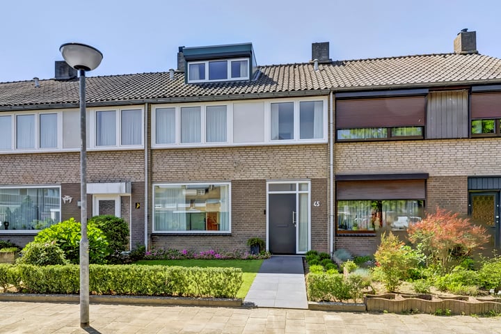Graaf Hendrik van den Bergstraat 45 in Venlo foto
