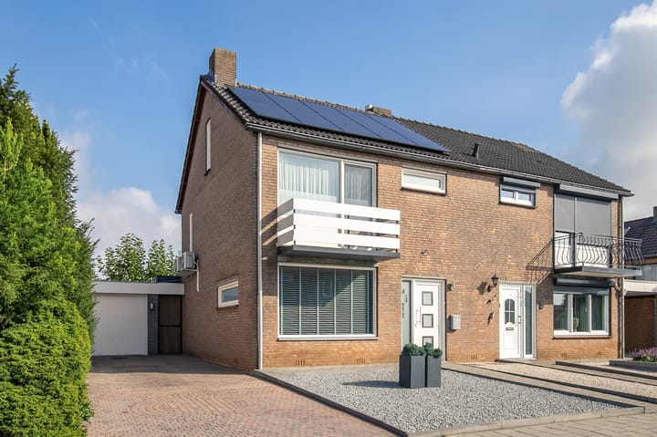 Graaf van Wassenbergstraat 4 in Linne foto