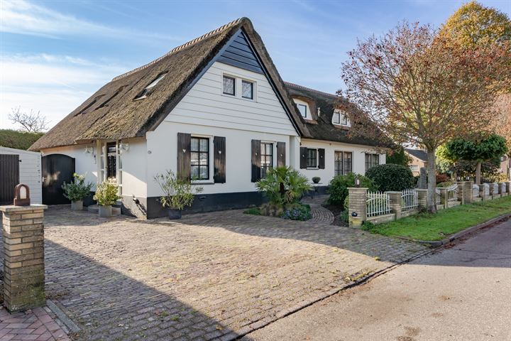 Graaf Willemstraat 26 in Hoogwoud foto