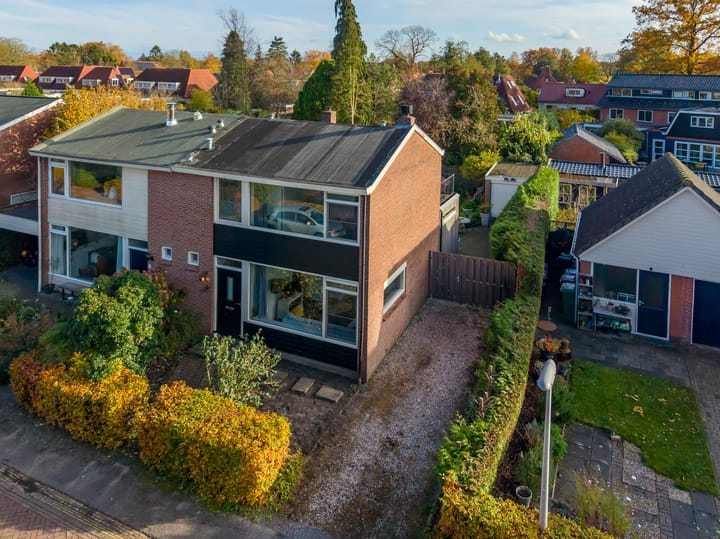 Grachtwal 1 in Haren Gn foto