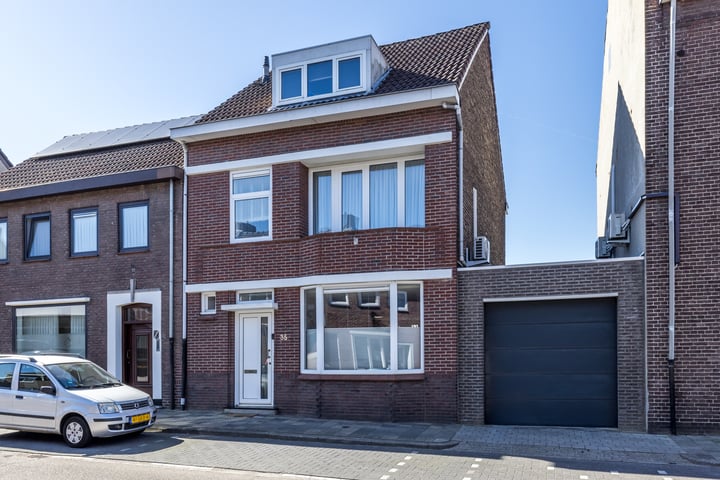 Grasbroekerweg 35 in Heerlen foto
