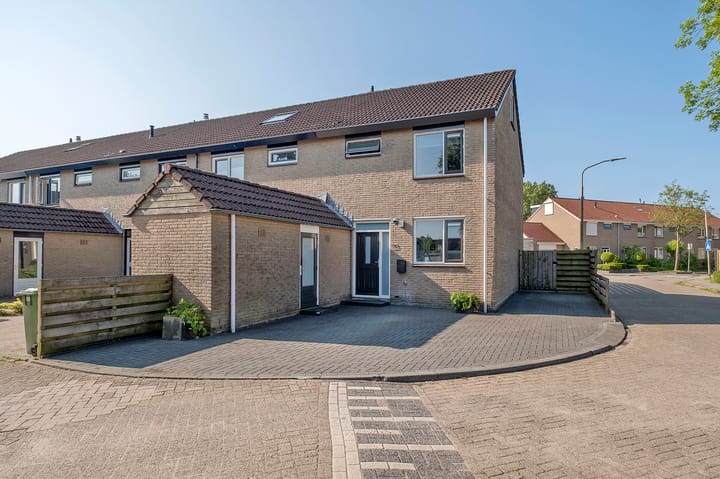 Gravenlanden 33 in Assen foto