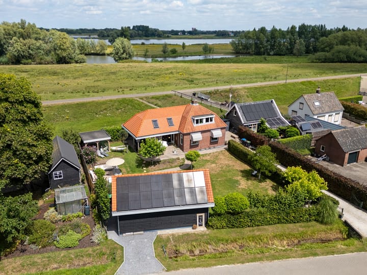 Groenendijk 8 in Woudrichem foto