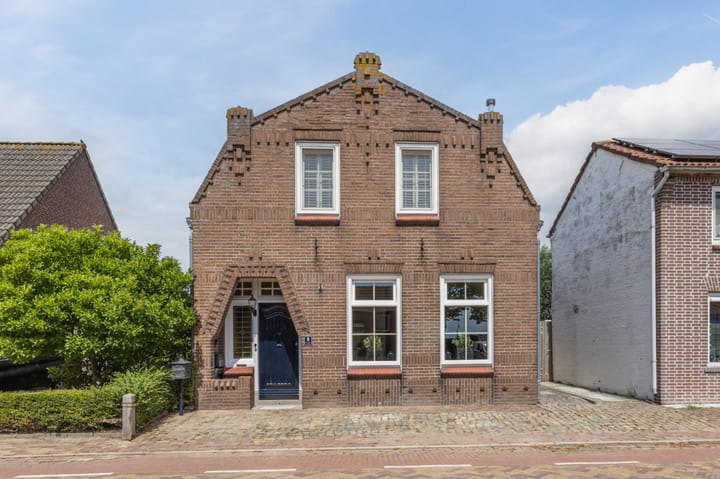 Groenendijk 8 in Lage Zwaluwe