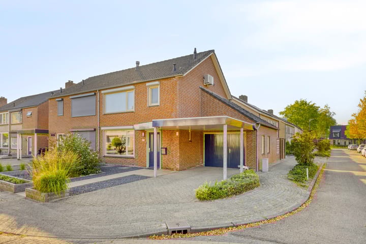 Groenhoeven 33 in Wanroij foto