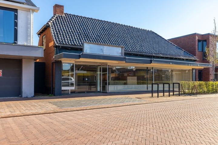 Groningerstraat 7 in Surhuisterveen foto