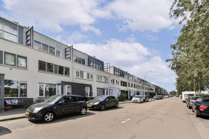 Grote Buitendijk 168 in Velserbroek