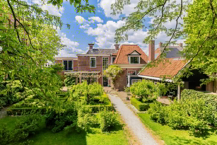 Grote Buren 19 in Wergea foto