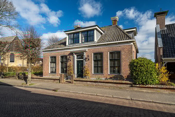 Grote Buren 4 in Pingjum foto