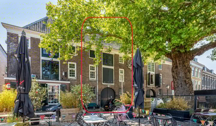 Grotekerksplein 9 in Dordrecht foto