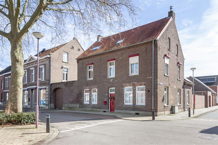 Grotestraat 10 in Linne foto