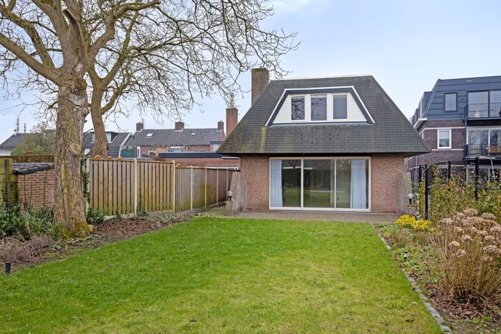 Grotestraat 102a in Borne foto