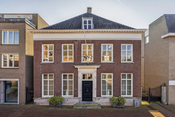 Grotestraat 206a in Waalwijk foto