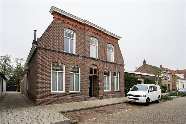 Grotestraat 43 in Waalwijk foto