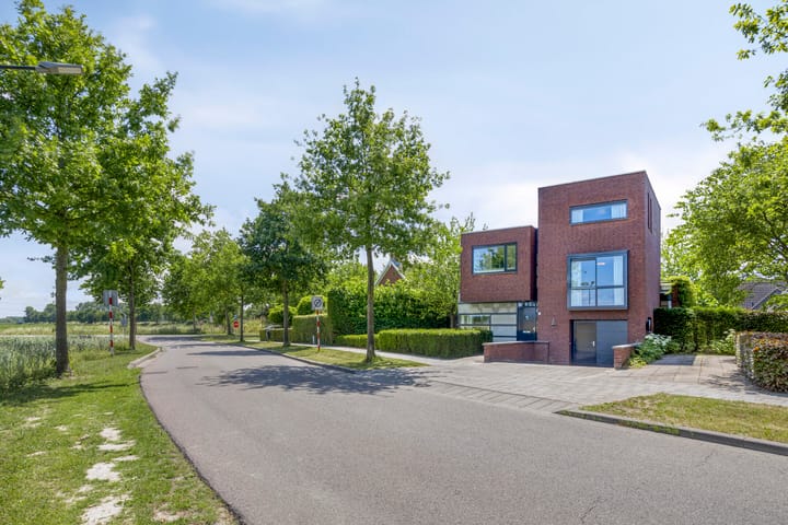 Guldenroedestraat 1 in Heinkenszand