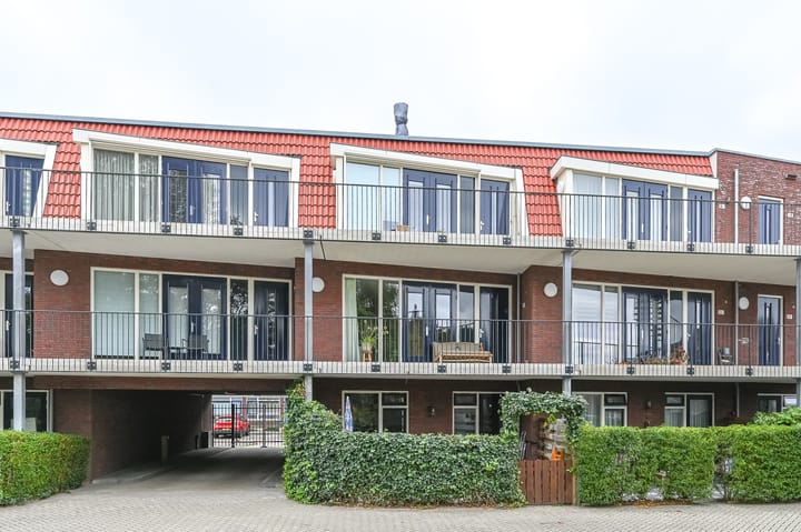 H. Reptonstraat 34A in Velserbroek foto