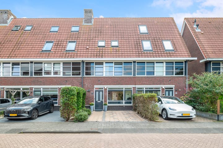 H. Reptonstraat 82 in Velserbroek