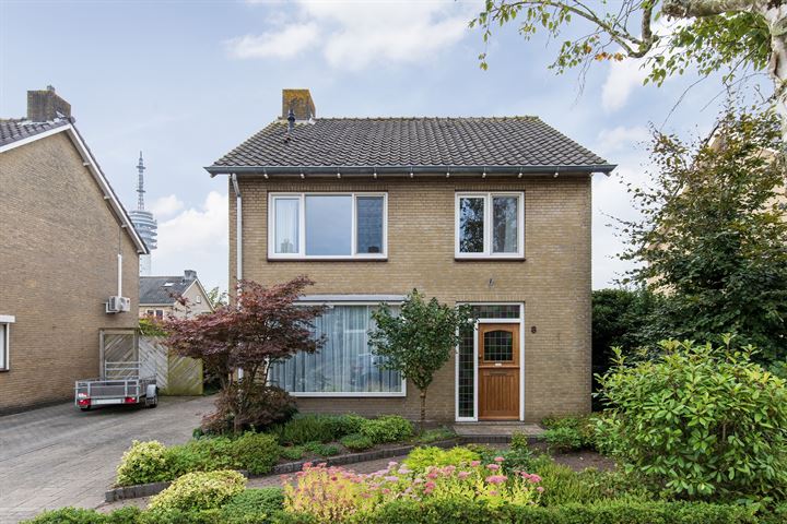 Hadewychlaan 8 in Roosendaal foto