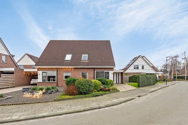 Hanebalken 94 in Drachten foto