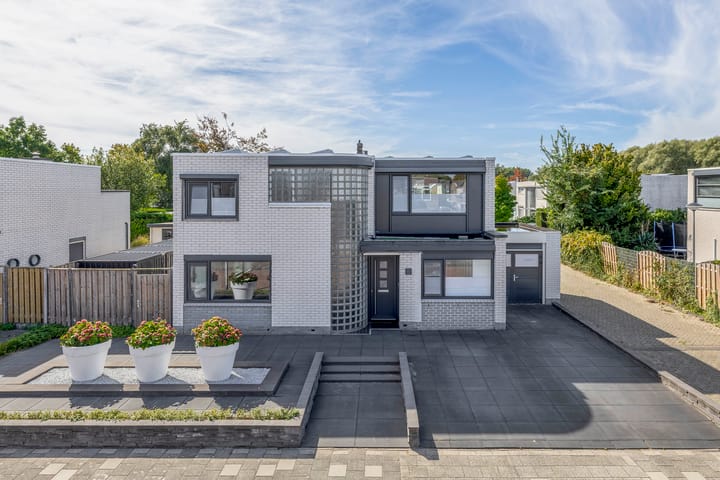 Hannie Schaftstraat 23 in Spijkenisse