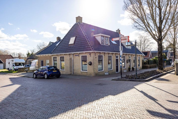Harlingerstraatweg 25 in Midlum foto