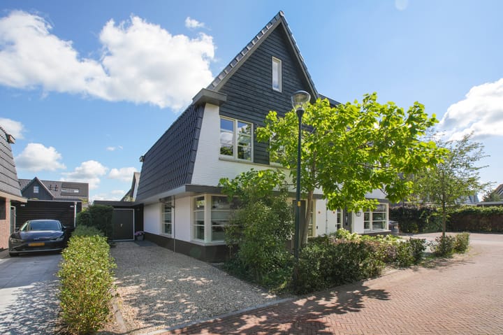 Harmsen van der Beeklaan 4 in Blaricum