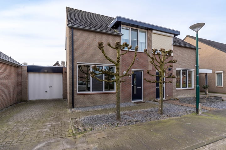 Harry van Daalplein 33 in Overloon foto