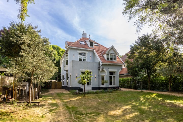 Hasebroeklaan 1 in Bilthoven foto