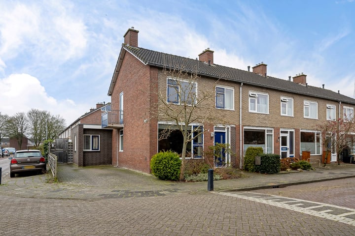Hazebroeklaan 9 in Stadskanaal foto
