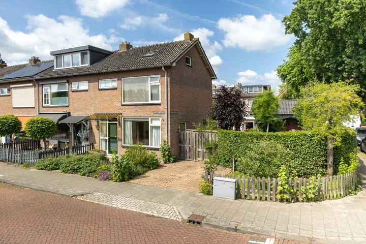 Hazelaarstraat 15 in Alphen aan den Rijn foto