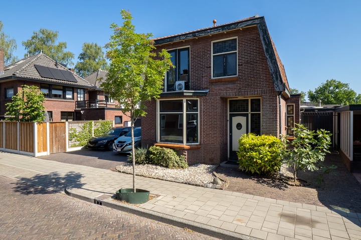 Hazelaarweg 6 in Hengelo foto