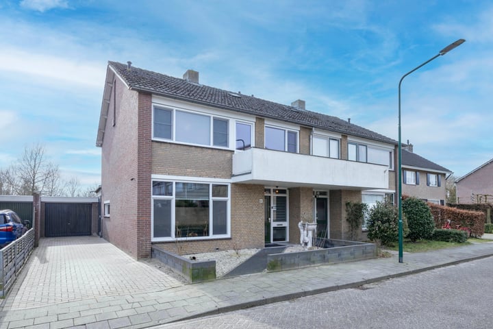 Hazenberg 21 in Alphen foto