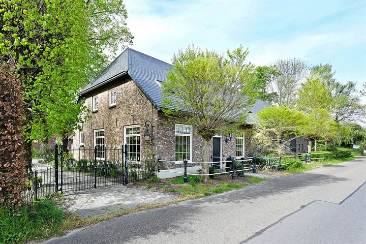 Hazennest-West 81 in Tilburg foto
