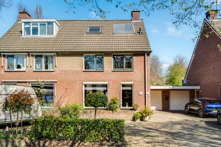 Hazenveld 33 in IJsselstein foto