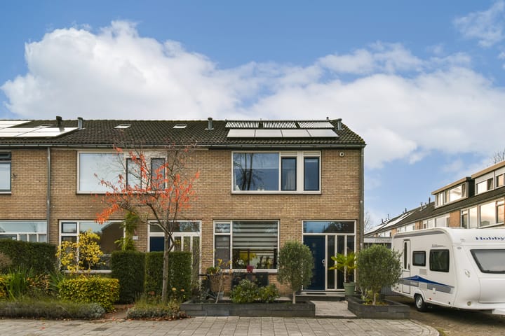 Heelalstraat 121 in Dordrecht foto